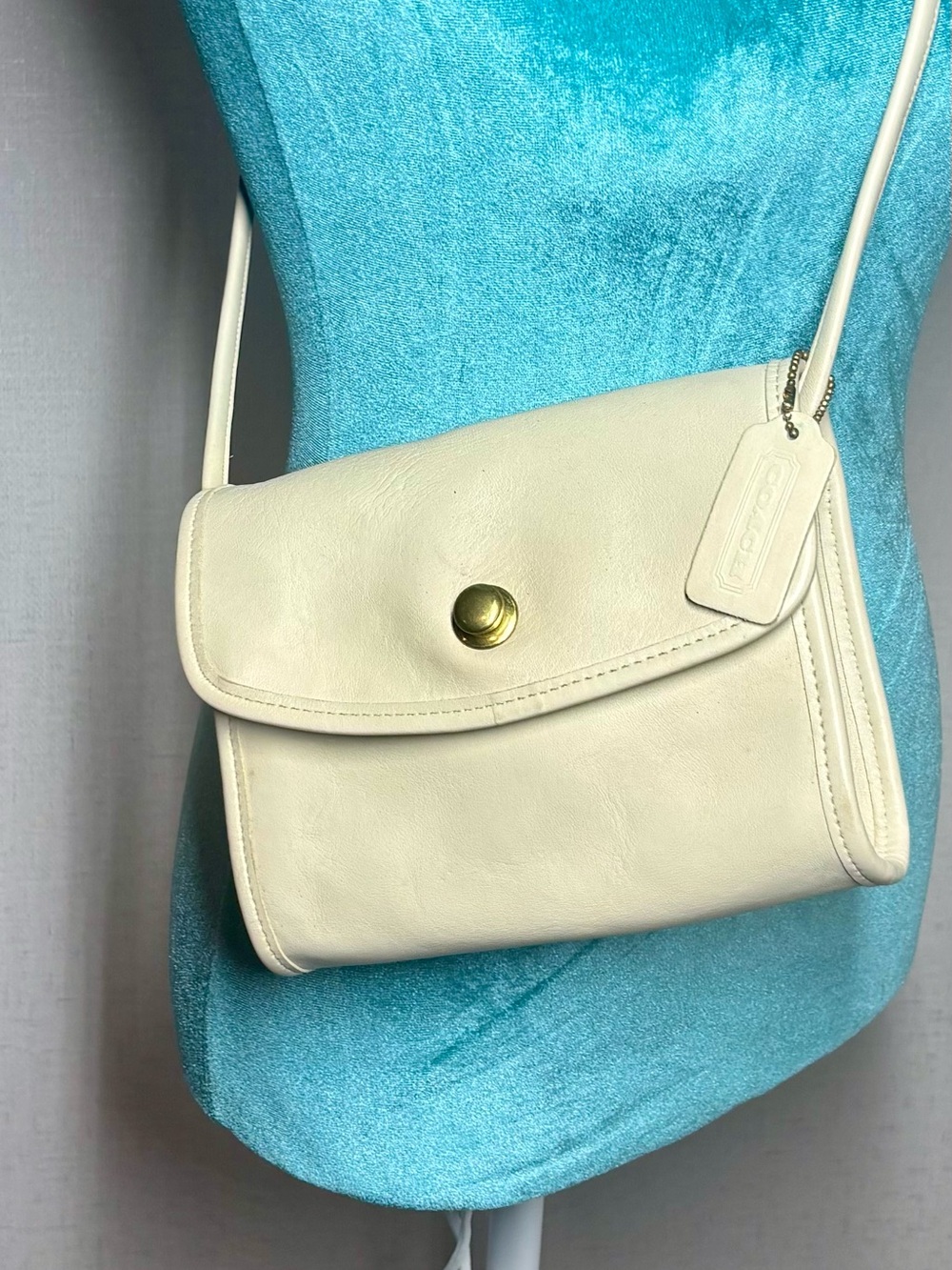 Vintage Coach Chrystie 9892 Bone Glove Tanned Leather Crossbody Bag USA